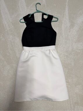 Classic Kate Spade dress with bow detail